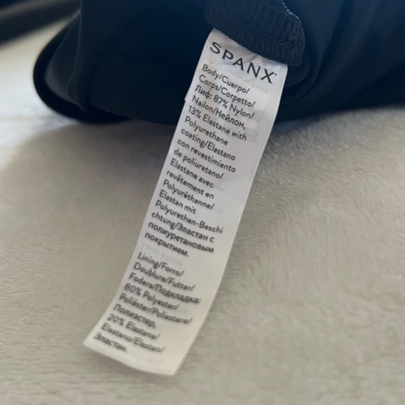 Spanx Shiny Faux Leather Leggings in Black Size Large Petite - Picture 7 of 10